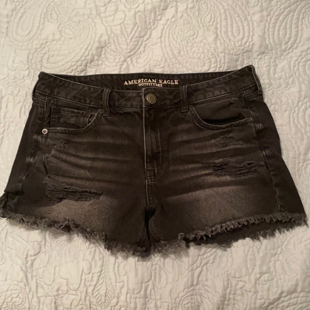 Black size 10 American Eagle tomgirl midi shorts